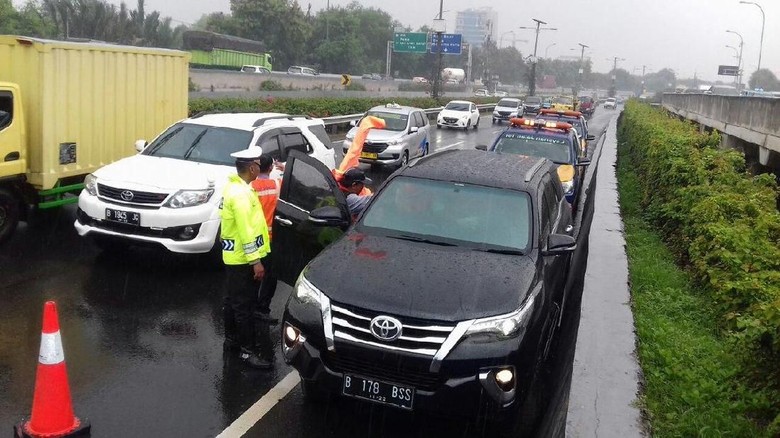 Pengemudi Mobil SUV Ditemukan Meninggal Dunia di Tol Bandara