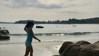 Terlihat seksi walau hanya difoto siluet, Farah Quinn kali ini ada di sebuah pantai di Pulau Bintan, yakni di dekat Banyan Tree Bintan (farahquinnofficial/Instagram)