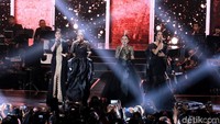 Megahnya penampila para diva Tanah Air di konser Ayat Ayat Cinta in Concert: Colours of Love 2017 di JCC, Jakarta Selatan. Foto: Hanif Hawari/detikHOT