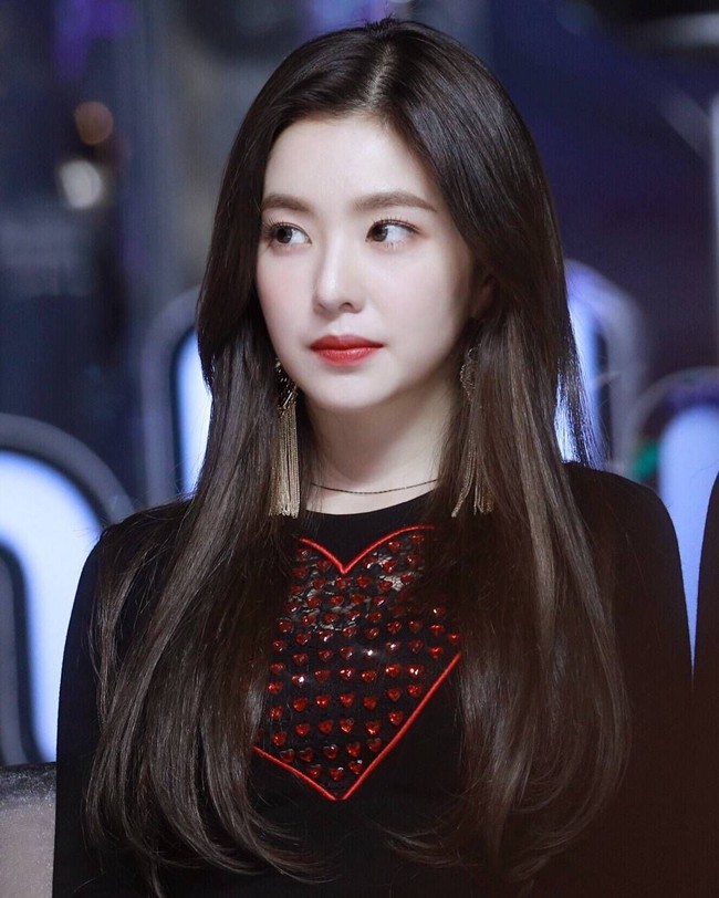 Di urutan keempat, ada Irene Red Velvet. Irene berhasil memikat para penggemar, terlihat dengan visual-nya yang cantik. Sepanjang 2017, Irene juga cukup aktif sebagai presenter dan bintang tamu variety show, selain tentunya mempromosikan lagu. Foto: Instagram