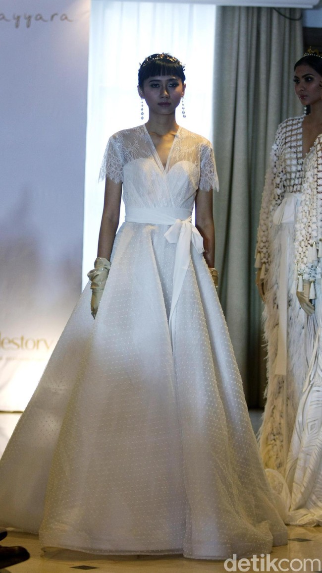 Fashion Show koleksi terbaru gaun pengantin Bramanta Wijaya yang terinspirasi masa kejayaan Hollywood di era 30-an di Hotel Gran Mahakam, Jakarta, Rabu [20/12/2017]. Foto: Mohammad Abduh/Wolipop