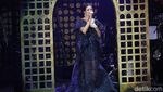 Kilauan Pesona Duo Cantik, Isyana dan Raisa