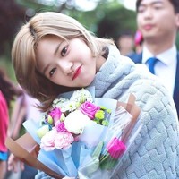 Tak kalah dari Nayeon dan Tzuyu, Jungyeon juga masuk sebagai salah satu Top Idols di 2017. Pesona Jeongyeon membuatnya menempati urutan 12. Foto: Instagram