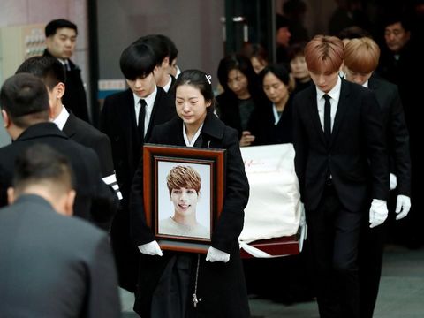 Sulli Bunuh Diri, Kenapa Netizen Korea Bisa Begitu Jahat pada Artis K-pop?