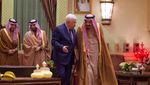 Momen Pertemuan Raja Salman dengan Presiden Palestina di Saudi