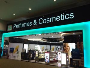 Transit di KLIA, Asyiknya Belanja!