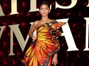 Foto: Zendaya Menjelma Jadi Kupu-kupu Seksi di Karpet Merah