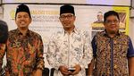 Foto: Kebersamaan Singkat Dedi Mulyadi-Ridwan Kamil di Panggung UI