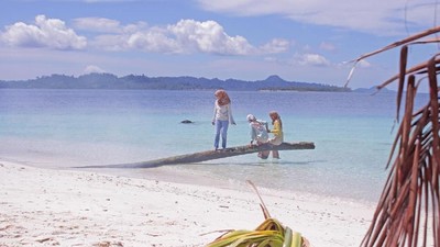 Foto: Libur Akhir Tahun, Asyiknya Main Air ke Kepulauan Banyak