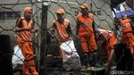 Melihat Perbaikan Tanggul Jati Padang yang Jebol