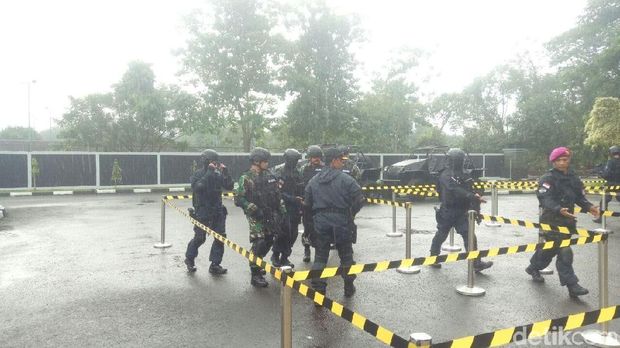 Marsekal Hadi Jajal Senjata dan Ikut Simulasi Pertempuran Denjaka