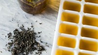 Eits, es batu juga bisa dibikin dari teh hijau. Bisa dinikmati sebagai minuman atau dikompreskan ke mata untuk atasi kantung mata. Foto: Istimewa