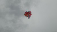 Balon membubung tinggi di udara pasca peresmian Kartu Lansia Jakarta