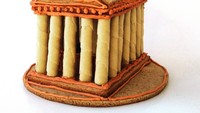 Kue kering Natal tak lengkap tanpa gingerbread. Terinspirasi dari kuil Yunani yang dibangun untuk dewi Athena, gingerbread dibuat mirip bentuk bangunan Parthenon. Foto: Istimewa