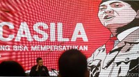 Sosok Sarinah ditulis oleh Bung Karno dalam buku  Sarinah, kewadjiban wanita dalam perdjoeangan Repoeblik Indonesia yang ditulis ditulis tahun 1963 dan diterbitkan Panitia Penerbit Buku-buku Karangan Presiden Soekarno.