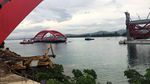 Foto: Rangka dari Jembatan Kebanggaan Jokowi Tiba di Papua