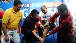 Melihat Kebahagiaan Para Penerima Kaki Palsu