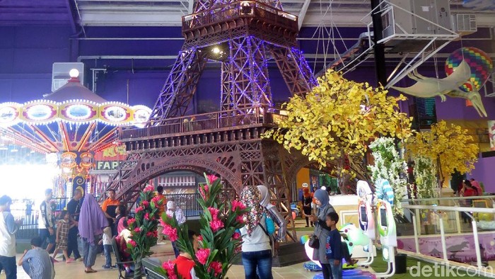 Trans Studio dikenal luas sebagai pusatnya wahana permainan indoor yang seru untuk anak-anak. Tapi tak usah jauh-jauh ke Bandung atau Surabaya, di Sidoarjo pun ada versi mininya.