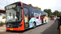 Foto: Ada tujuh unit bus Transjakarta Tanah Abang Explorer yang akan melayani warga secara gratis. Bus ini akan mengangkut warga dari stasiun ke pasar Tanah Abang.Bus Transjakarta Tanah Abang Explorer yang akan melayani warga secara gratis. Fotogrefer: Haris Fadhil-detikcom.