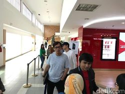 Mereka Rela Antre Pagi-pagi demi Mengejar iPhone X