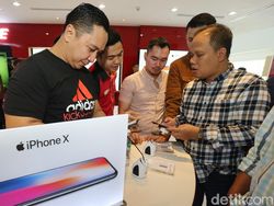 Mengintip Keseruan Berburu iPhone X di Jakarta