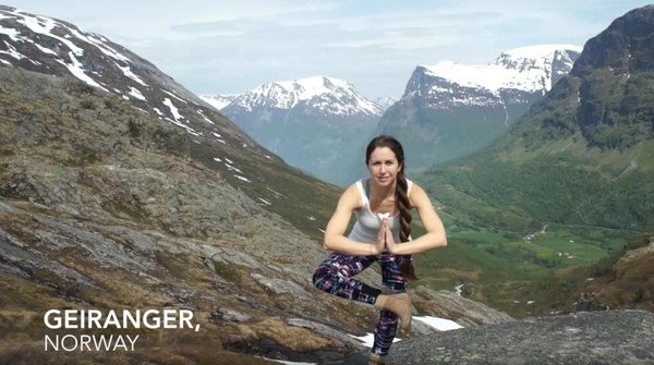 Video berjudul Yoga Around the World itu telah selesai dibuat dan diunggah ke Youtube. Ada lebih dari 20 negara yang wanita ini kunjungi selama beberapa bulan (Frog Song Medicine/Youtube) Video berjudul Yoga Around the World itu telah selesai dibuat dan diunggah ke Youtube. Ada lebih dari 20 negara yang wanita ini kunjungi selama beberapa bulan (Frog Song Medicine/Youtube)