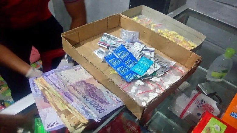 Razia Permukiman Warga, Polisi Amankan Pedagang Obat-Penghuni Kos Razia Permukiman Warga, Polisi Amankan Pedagang Obat-Penghuni Kos