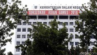 Juga akan dipasang maskot, logo, dan jam hitung mundur Asian Games 2018 di Simpang Susun Semanggi, MH Thamrin, Sudirman, Kota Tua, dan Kemayoran.