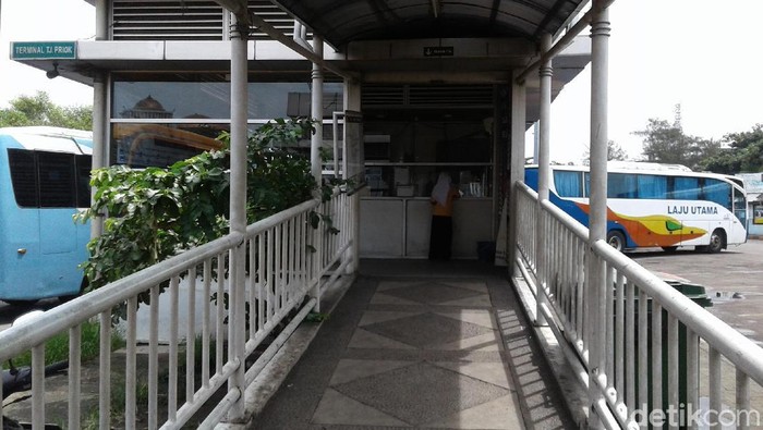 Belum Ada yang Beli Kartu OK Otrip di Halte TransJ Tanjung Priok