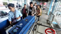 Melalui one man one ticket, satu tiket hanya diperuntukkan bagi satu orang atau tidak dapat digunakan secara bergantian dengan orang lain, baik hanya sekedar tap in maupun tap out.