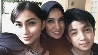 Nah ini adalah sang bunda Ariel Tatum yang sempat membuat heboh dunia maya karena kecantikannya. (Dok. Instagram)