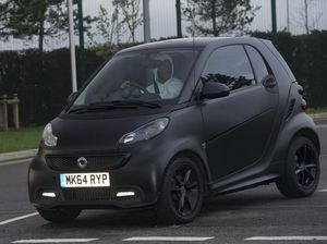Pesepakbola Liga Inggris dengan Mobil Murahnya
