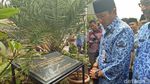Foto: Ini Prasasti Bertanda Tangan Ahok yang Ditatap Sandiaga