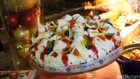 Pavlova, dessert khas Australia.