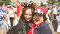 Chelsea Islan terkenal sangat dekat dengan sang ibu yang kerap menemaninya. Dok. Instagram
