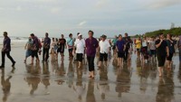 Bali biasanya menjadi destinasi favorit turis buat liburan. Jelang musim liburan, Presiden Joko Widodo, Menpar Arief Yahya dan Menteri PUPR Basuki Hadimuljono pun meninjau pariwisata Bali (Dok. Kemenpar)
