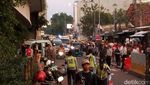 Foto: Mobil dan Motor Bisa Melintas di Depan Stasiun Tanah Abang