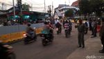 Foto: Mobil dan Motor Bisa Melintas di Depan Stasiun Tanah Abang