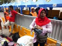 PKL Mulai Tempati Tenda di Jalan Depan Stasiun Tanah Abang