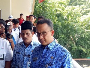 Anies Kritik Tak Sinerginya TransJ dengan Stasiun Kebayoran