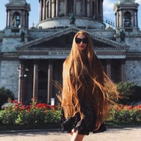 Untungnya, setelah berobat ke trichologist, Anastasiya bisa mendapatkan rambutnya kembali bahkan bisa memanjangkannya hingga 100 cm. Foto: Instagram Anastasiya Sidorova