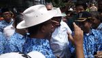 Gaya Anies Pakai Topi Koboi dari Lulung di Tanah Abang