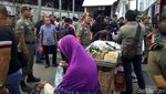 Foto: Sempat Steril, Trotoar Tanah Abang Lagi-lagi Diisi PKL