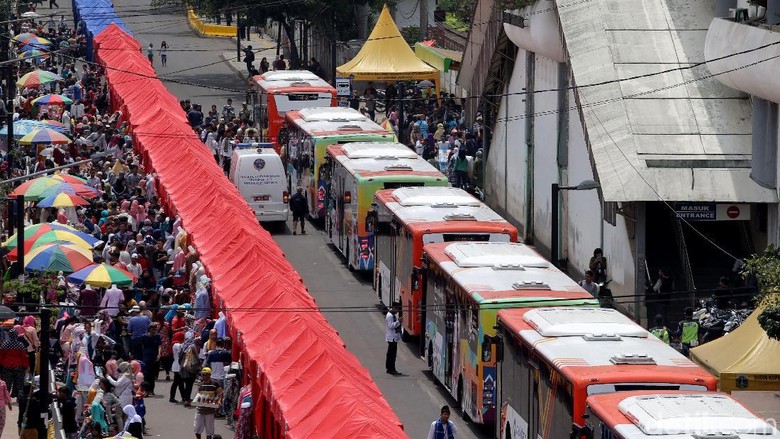 Pemprov DKI Akui Ada Pedagang Kios Serobot Tenda PKL di Tanah Abang Pemprov DKI Akui Ada Pedagang Kios Serobot Tenda PKL di Tanah Abang