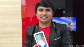 Sofian, salah satu pembeli pertama iPhone X di Smartfren. Foto: detikINET/Adi Fida Rahman