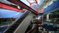 Ada beberapa perubahan konsep kawasan Pasar Tanah Abang. Pertama, jalan di sepanjang Stasiun Tanah Abang di Jl Jati Baru Raya akan ditutup. Perubahan kedua, PKL yang biasa berjualan di kawasan Pasar Tanah Abang akan dipindahkan ke depan jalan yang berada di depan Stasiun Tanah Abang.