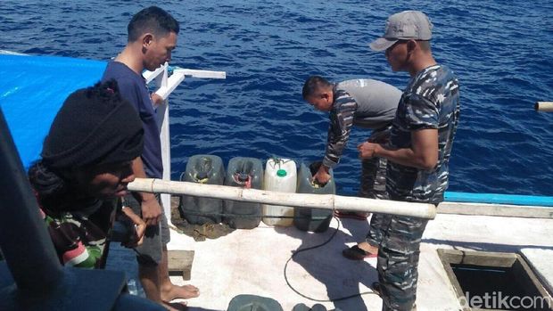 Bakamla Tangkap Kapal Pengangkut 7.320 Liter Miras Cap Tikus 