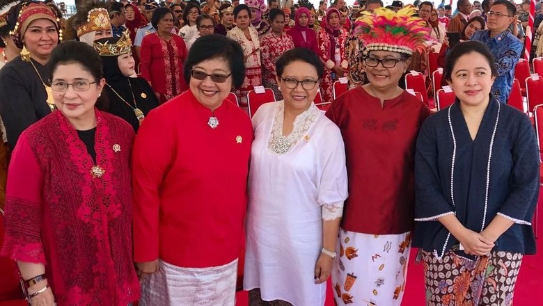 Cantiknya Srikandi Jokowi Peringati Hari Ibu di Raja Ampat Cantiknya Srikandi Jokowi Peringati Hari Ibu di Raja Ampat