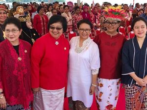 Cantiknya Srikandi Jokowi Peringati Hari Ibu di Raja Ampat