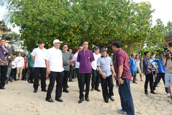 Presiden Jokowi dan Menteri Pariwisata Arief Yahya datang ke Bali hari ini untuk membuktikan Bali aman untuk pariwisata (Dok. Kemenpar) Presiden Jokowi dan Menteri Pariwisata Arief Yahya datang ke Bali hari ini untuk membuktikan Bali aman untuk pariwisata (Dok. Kemenpar)